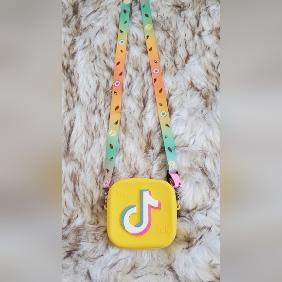 TikTok Jelly Purse.  size 5.5" x 5.5 ” Yellow 🌴 - Picture 1 of 5